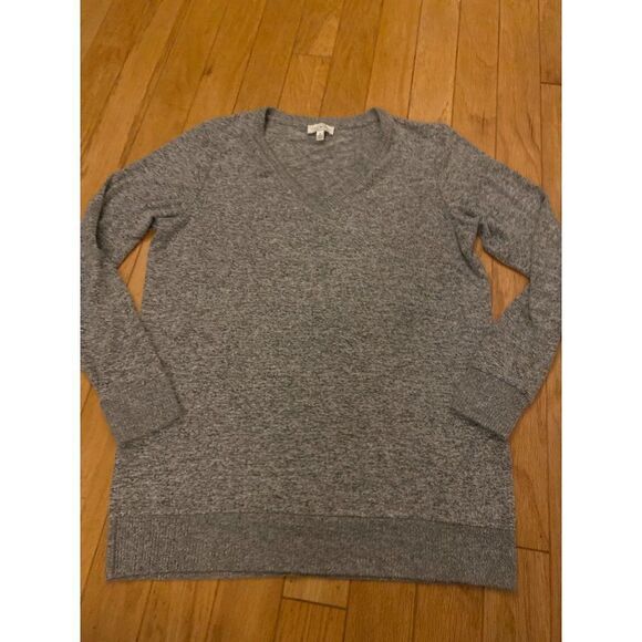 Lucky Brand, women's grey soft knit v-neck, long sleeve pullover sweater size M - Picture 1 of 9